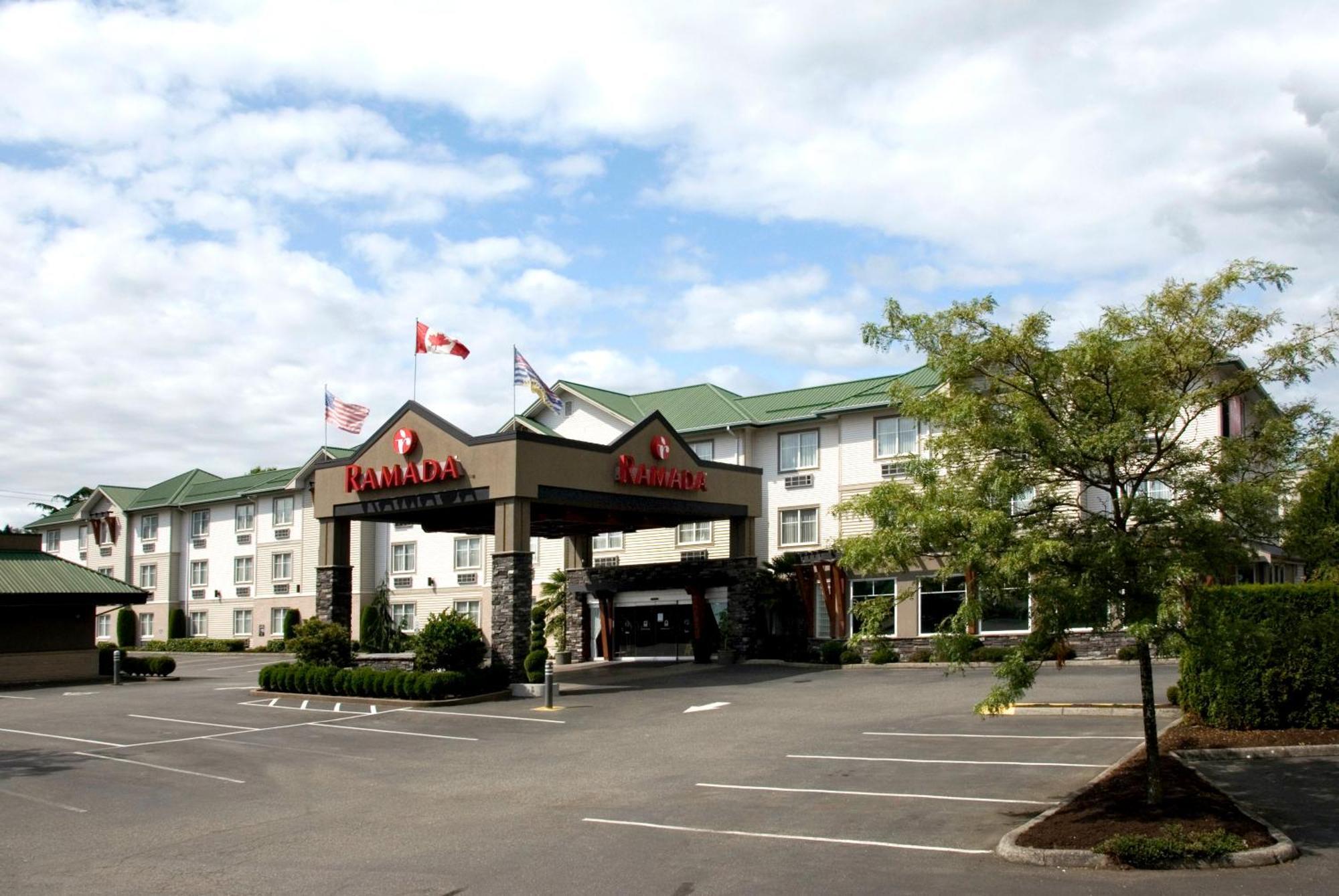 Ramada By Wyndham Surrey/Langley Hotel Exterior foto