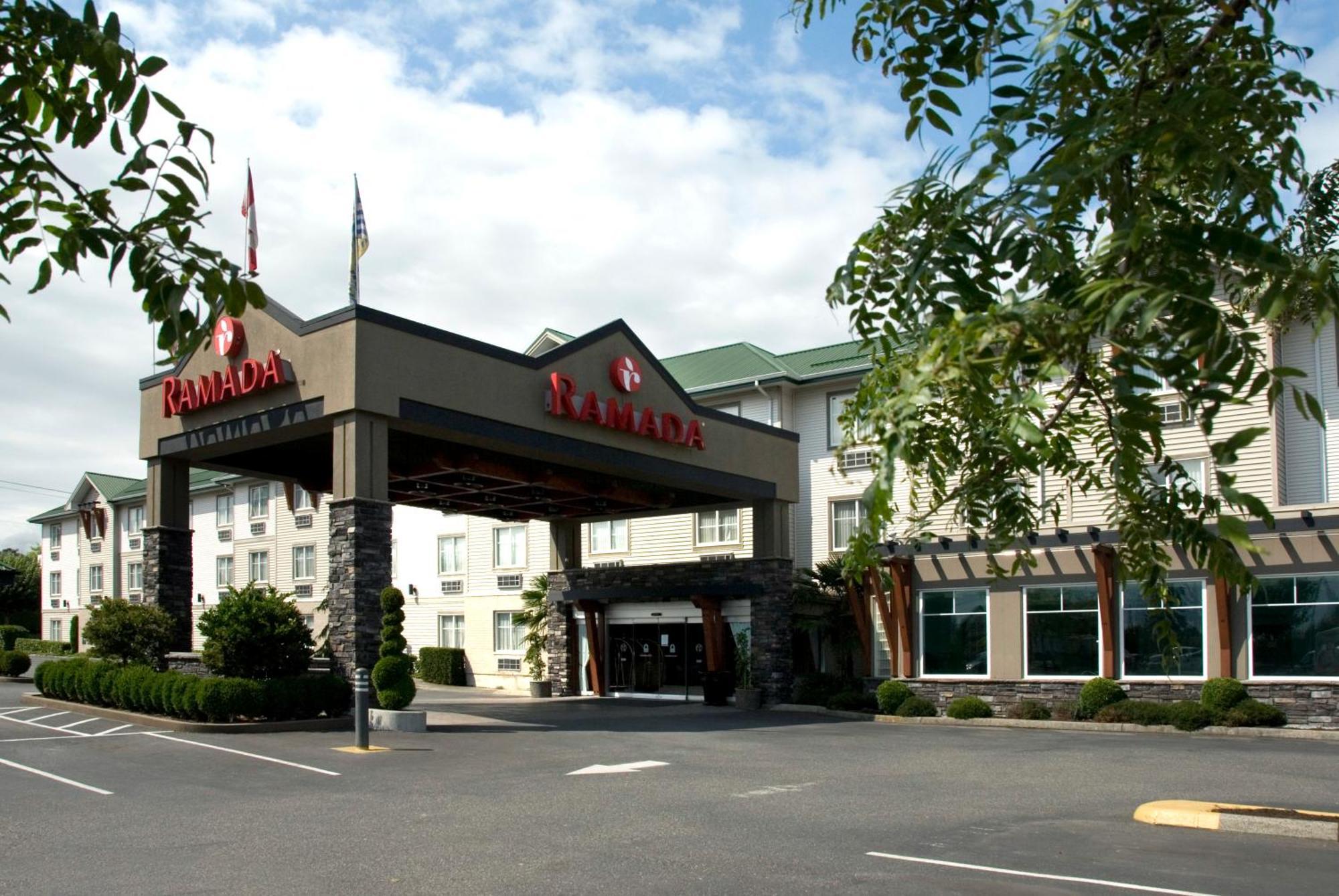 Ramada By Wyndham Surrey/Langley Hotel Exterior foto