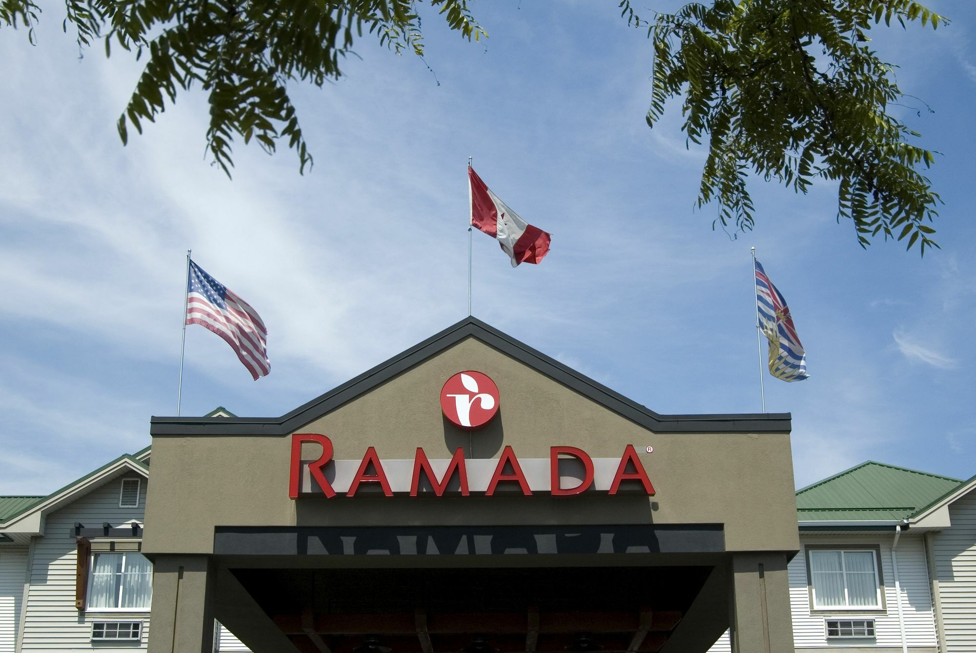 Ramada By Wyndham Surrey/Langley Hotel Exterior foto